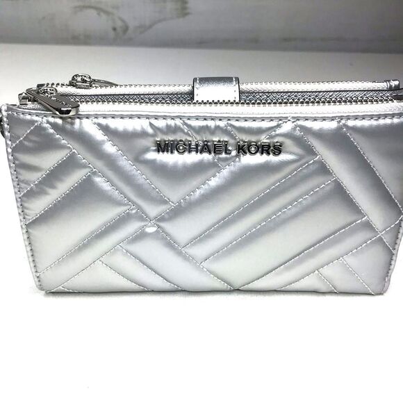 Michael Kors Peyton Lg Wristlet NWT - Picture 1 of 6